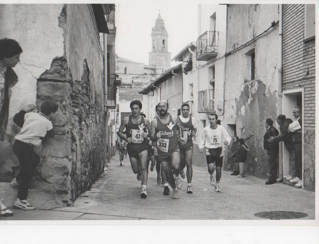 Primeras San Silvestres de Lerín subiendo la calle Del Romero