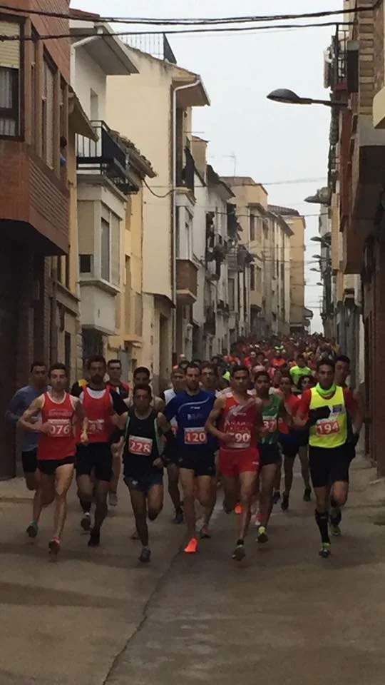 Cross Pinares de Lerín salida en la Calle Mayor