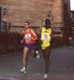Peter Kamais corriendo en Lerín.